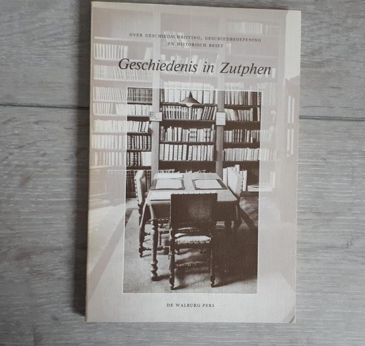 Drs. B. Looper en J.C. Riemens.- Geschiedenis in Zutphen, Boeken, Geschiedenis | Stad en Regio, Zo goed als nieuw, Ophalen of Verzenden