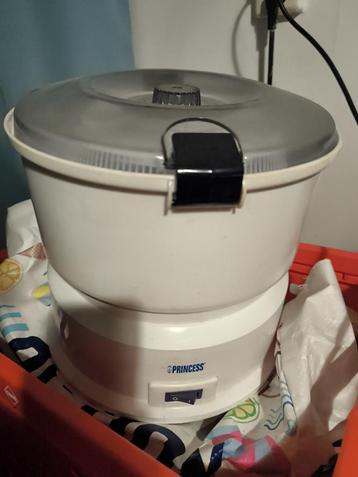 Princess aardappelschrapmachine beschikbaar voor biedingen