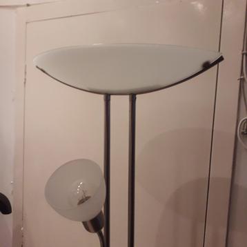 vloerlamp IKEA als nieuw met beweegbare leeslamp, rvs beschikbaar voor biedingen