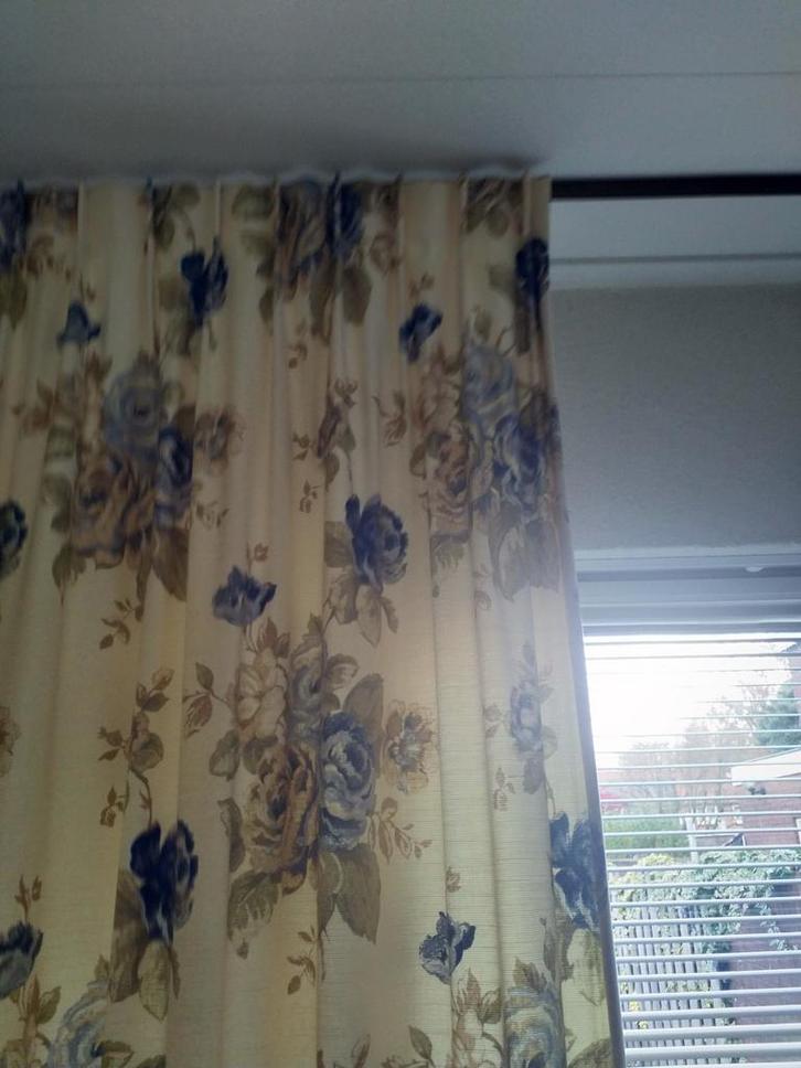 Crème met blauw gebloemde overgordijnen, Huis en Inrichting, Stoffering | Gordijnen en Lamellen, Gebruikt, 200 cm of meer, 200 cm of meer