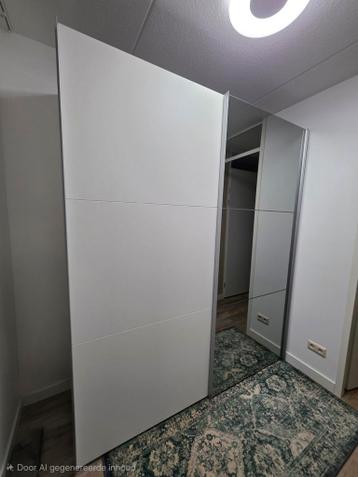 Ruime kledingkast met schuifdeuren MOET DIT WEEKEND WEG!! - afbeelding 1