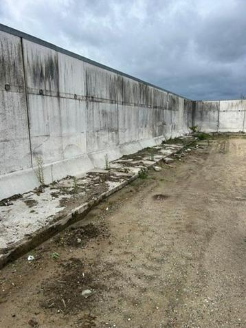 Keerwand 3m hoog  beschikbaar voor biedingen