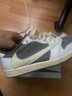 Travis Scott J1 Low Mocha - Maat 42, Kleding | Heren, Schoenen, Ophalen, Zo goed als nieuw, Bruin, Sneakers of Gympen