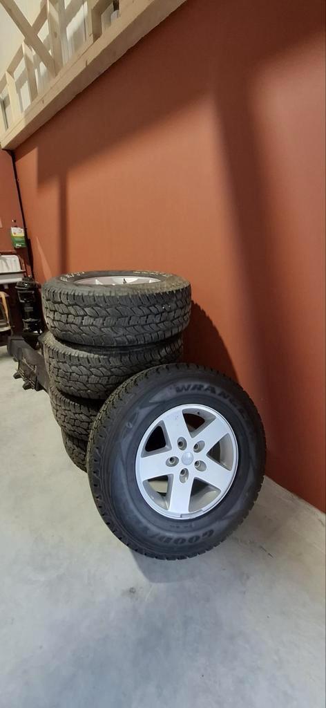 5x Jeep velgen 17" met zeer goede a/t banden!, Auto-onderdelen, Banden en Velgen, Banden en Velgen, All Season, 17 inch, 265 mm