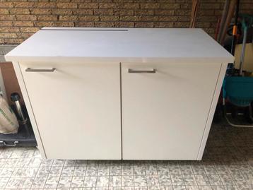 Mooi keukenblok, werkplek, buiten bbq, bar, opbergkasten  beschikbaar voor biedingen
