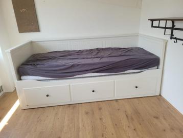 Bed Hemnes ikea uitschuif + matrassen beschikbaar voor biedingen