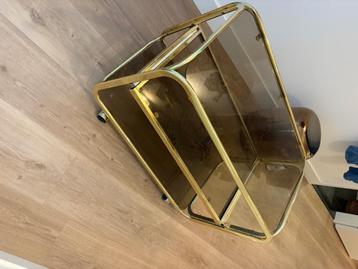 Drank trolley goud beschikbaar voor biedingen
