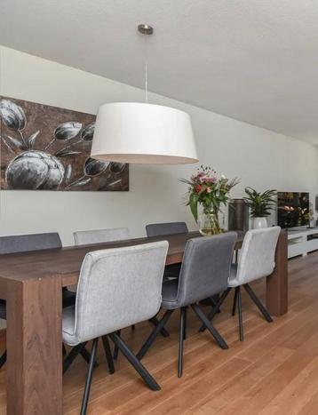 Mooie eethoek, 6 stoelen beschikbaar voor biedingen