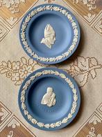 Wedgwood Jasperware kardinaal en Paus Johannes II bordjes, Verzenden