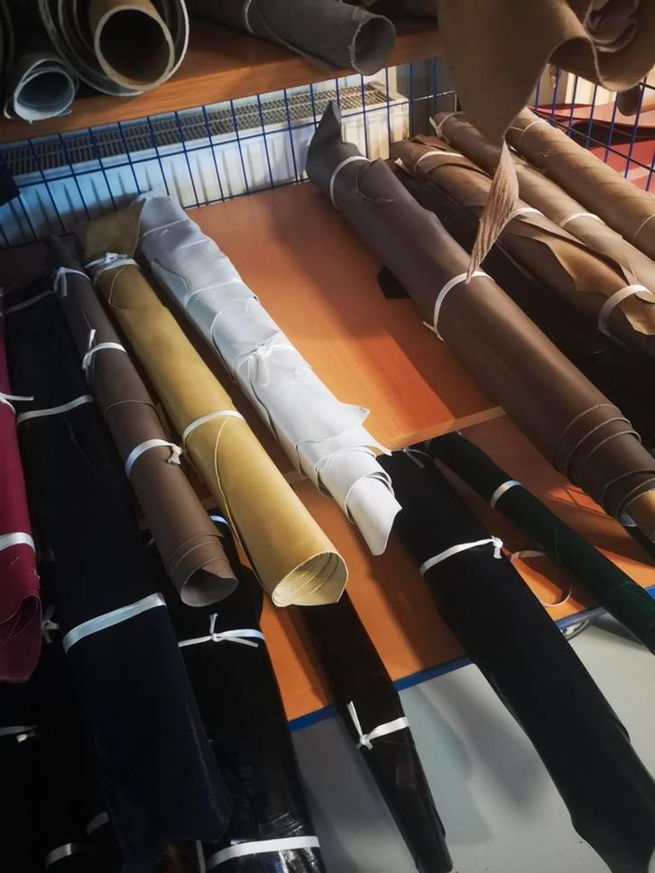 Grote collectie metalic en lakleer, Hobby en Vrije tijd, Stoffen en Lappen, Nieuw, Ophalen