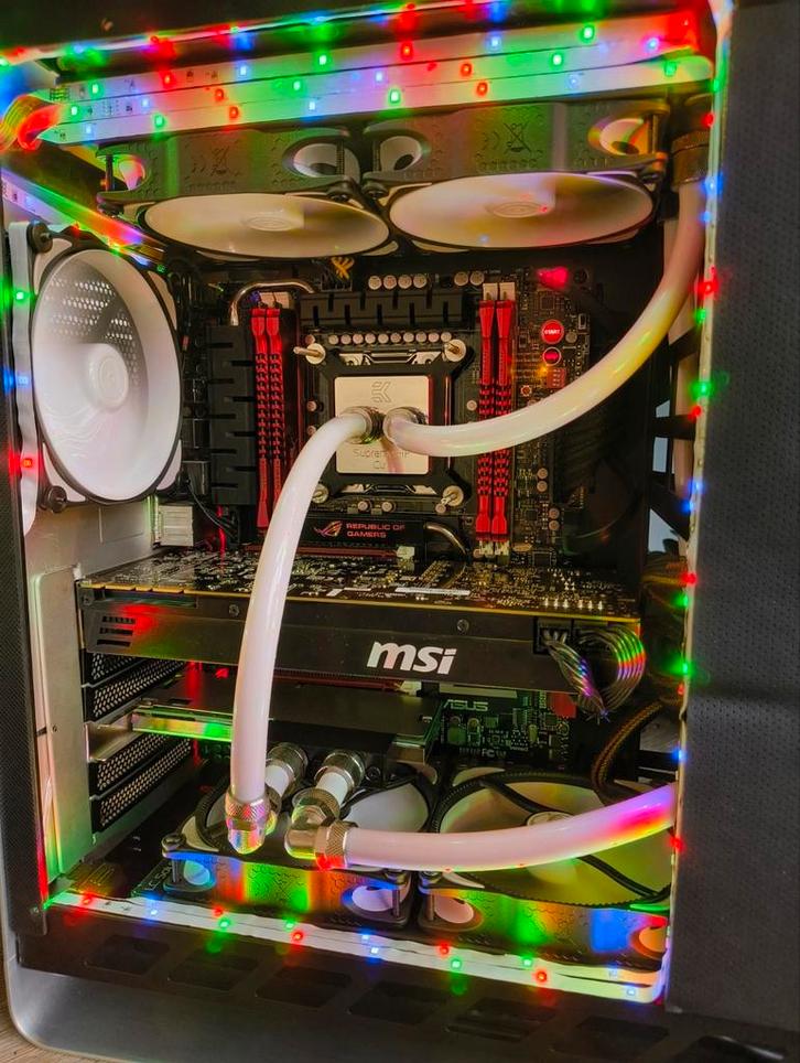 Game pc i7 rgb en waterkoeling, Computers en Software, Desktop Pc's, Zo goed als nieuw, 4 Ghz of meer, SSD, Ophalen