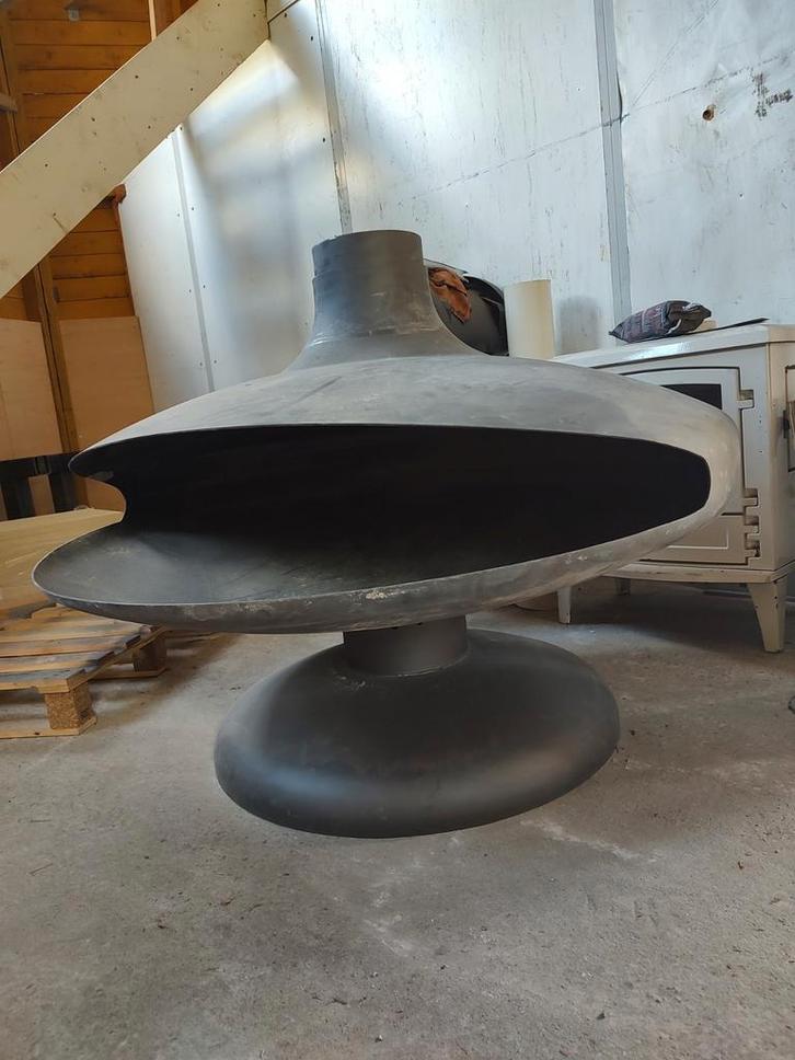 GYROFOCUS OP VOET houtkachel haard FOCUS CREATION vrijstaand, Huis en Inrichting, Kachels, Gebruikt, Vrijstaand, Houtkachel, Hout