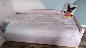 Mooi kinderbed in goede staat. beschikbaar voor biedingen