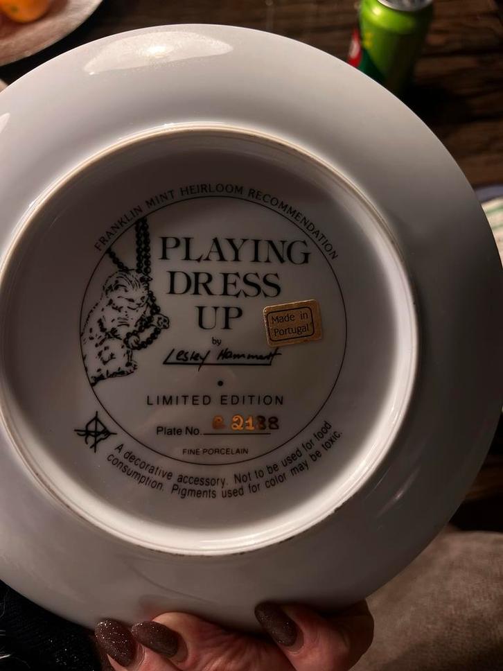 Franklin Mint 'Playing Dress Up' Borden poezen 7 stuks, Antiek en Kunst, Antiek | Schalen, Ophalen of Verzenden