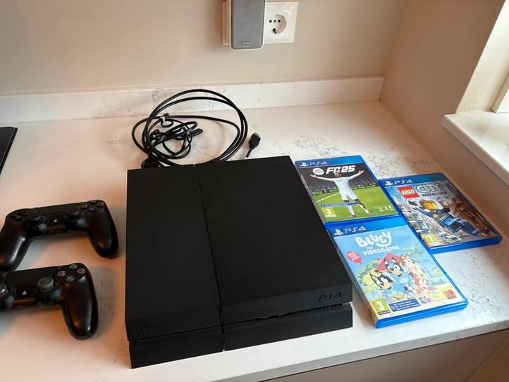 Playstation 4 + 2 controllers + 3 spellen, Spelcomputers en Games, Spelcomputers | Sony PlayStation 4, Zo goed als nieuw, Original