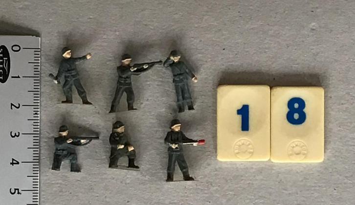 Soldaatjes 18 Duits ww2 schaal 1:72 of 1:76, Hobby en Vrije tijd, Modelbouw | Figuren en Diorama's, Gebruikt, Figuur of Figuren