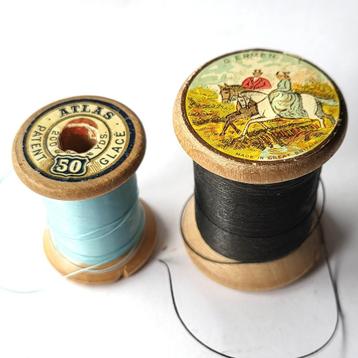 Vintage garens voor naaien of breien. Enkele gebreide items beschikbaar voor biedingen
