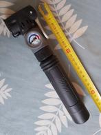 Handige kleine fietspomp met ingebouwde drukmeter., Fietsen en Brommers, Fietsaccessoires | Fietspompen, Ophalen of Verzenden