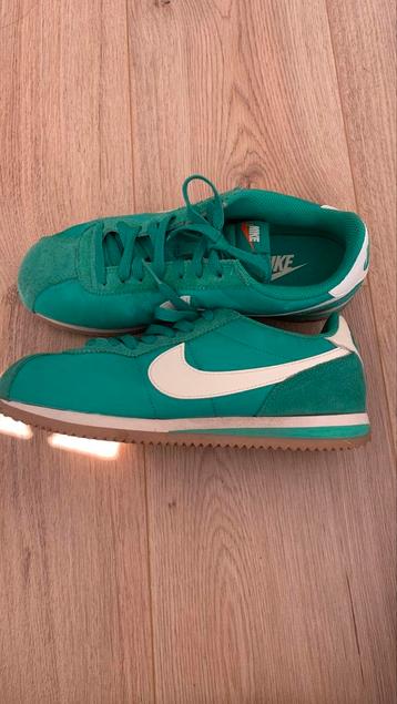 Paar keer gebruikt: LEUKE NIKE SNEAKERS, groen, maat 40. beschikbaar voor biedingen