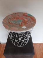 Bijzettafeltjes/draadmand met acrylverf gegoten blad, Huis en Inrichting, Tafels | Bijzettafels, Ophalen, Minder dan 45 cm, Minder dan 55 cm