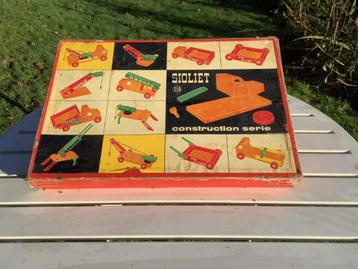 Vintage houten speelgoed beschikbaar voor biedingen
