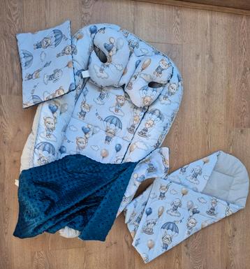 Ongebruikt nieuw babynestje met bijpassend toebehoren beschikbaar voor biedingen
