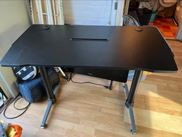Gaming Bureau – 110x60 cm beschikbaar voor biedingen