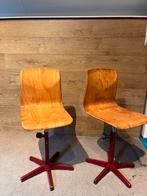 Twee oude school stoelen, Ophalen, Zo goed als nieuw