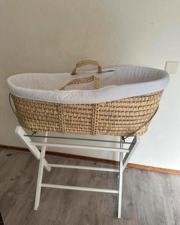 Baby wieg met hemeltje beschikbaar voor biedingen