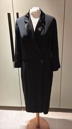 LaDress M zgan jurk zwart crepe satijnen details, Kleding | Dames, Jurken, Zwart, Ophalen of Verzenden, Zo goed als nieuw, Knielengte