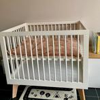 Kidsmill Sixties Box Wit/Naturel - Verstelbare Bodem, Kinderen en Baby's, Boxen, Ophalen, Zo goed als nieuw, Rechthoekig, In hoogte verstelbaar