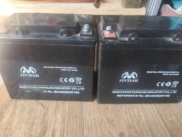 Twee accu 12 v 33 ah beschikbaar voor biedingen
