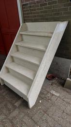 Degelijke houten trap., Doe-het-zelf en Verbouw, Ladders en Trappen, Ophalen, Zo goed als nieuw, Minder dan 2 meter