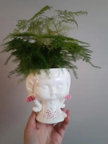 Vintage Meisjeshoofd Bloempot beschikbaar voor biedingen