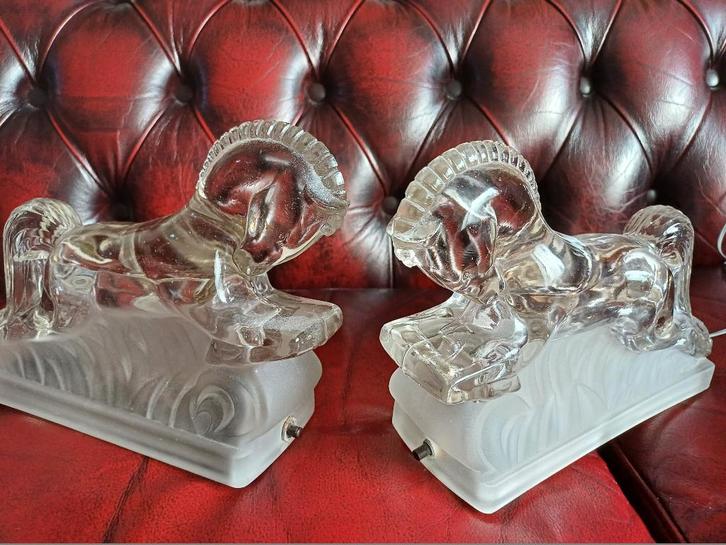 2 glazen paarden met verlichting erin. Maten zijn 25 cm bree, Antiek en Kunst, Antiek | Glas en Kristal, Ophalen