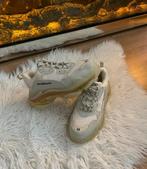 Balenciaga triple s schoenen, Kleding | Dames, Schoenen, Ophalen of Verzenden, Nieuw, Beige, Sneakers of Gympen