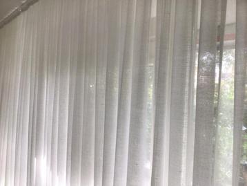 Proffessioneel genaaide vitrage. Rijk geplooid. 520x245cm beschikbaar voor biedingen
