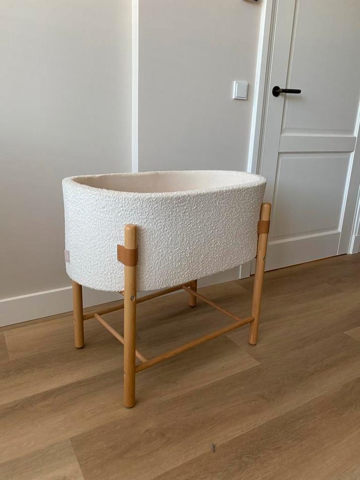 Kave Home Wieg Bouclé - Stijlvol en Comfortabel, Kinderen en Baby's, Babywiegjes en Ledikanten, Gebruikt, Wieg, Ophalen