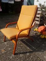 Gele vintage fauteuil bentwood stoel, Huis en Inrichting, Stoelen, Ophalen, Gebruikt, Hout, Eén