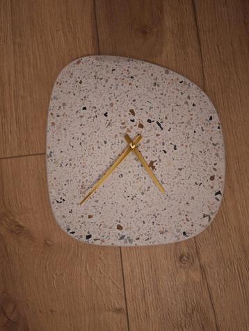Wandklok Terrazzo - organisch - 22.5x20.5x4 cm klok

 beschikbaar voor biedingen
