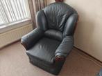 Leren fauteuil met houten details, Huis en Inrichting, Fauteuils, Ophalen, Gebruikt, 75 tot 100 cm, Leer