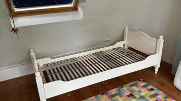 Houten (kinder)bed 215x100 cm (wit) beschikbaar voor biedingen