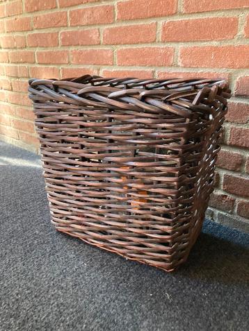 Rieten mand beschikbaar voor biedingen