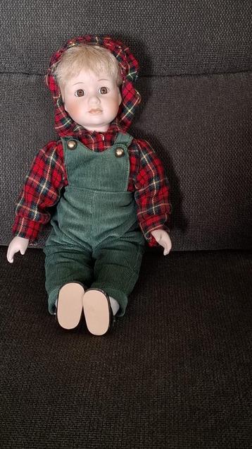 Vintage pop porseleinen NIEUWSTAAT beschikbaar voor biedingen