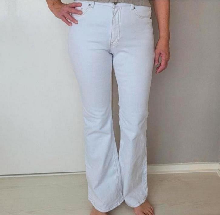 Erg mooie Flair jeans met stretch/rek Wit flared, Kleding | Dames, Broeken en Pantalons, Zo goed als nieuw, Maat 38/40 (M), Wit