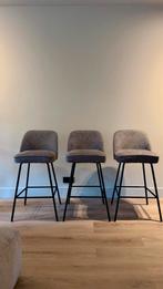 3x Kick barkruk Lucy - Taupe (GLOEDNIEUW+aankoopbon), Huis en Inrichting, Barkrukken, Ophalen, Met voetsteun, 60 tot 90 cm, Nieuw