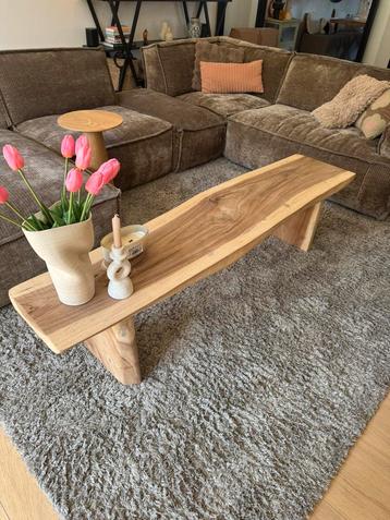 Houten salontafel  beschikbaar voor biedingen