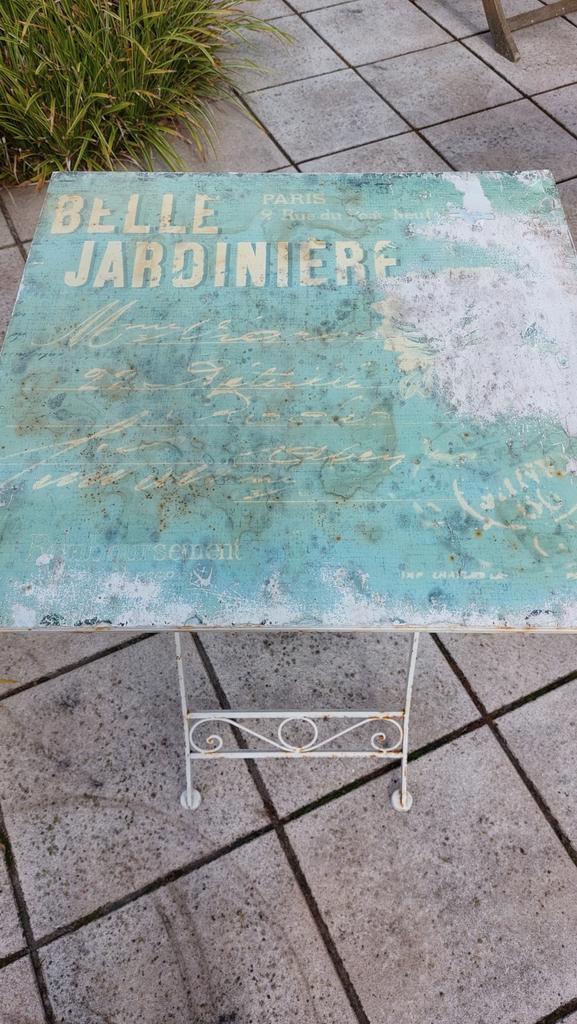 Leuk tuintafeltje met vintage look, Tuin en Terras, Tuintafels, Gebruikt, Vierkant, Metaal, Ophalen