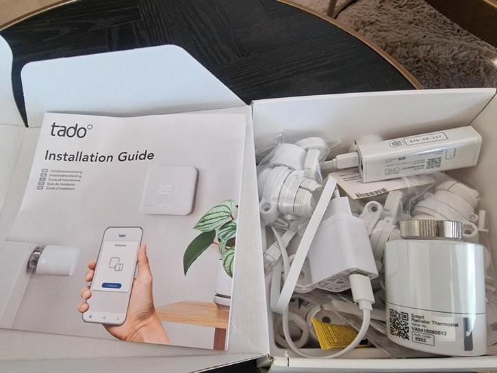 Tado slimme radiatorknoppen 2x met internetbridge, Doe-het-zelf en Verbouw, Thermostaten, Zo goed als nieuw, Slimme thermostaat