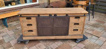 Industriële dressoir van mangohout beschikbaar voor biedingen